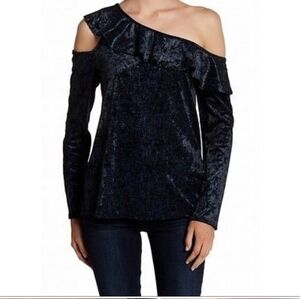 RO & DE Elegant Black and Blue Velvet One-Shoulder Top